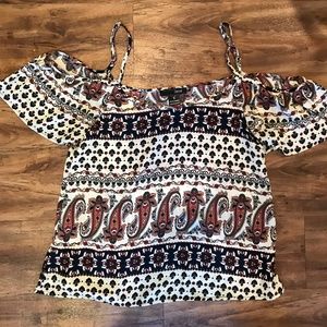 Off-the-sholder Patterned Blouse